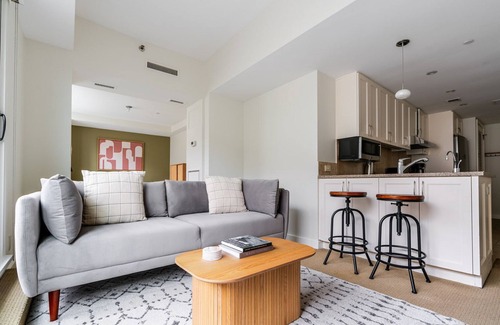 Penn Quarter Apartamento | Blueground | Penn Quarter, pool & w/d, nr museums