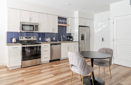 Pleasant Hill Apartamento | Blueground | Pleasant Hill, balcony, nr Park