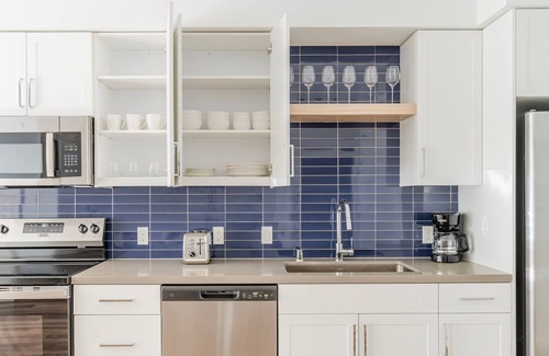 Pleasant Hill Apartamento | Blueground | Pleasant Hill, balcony, nr Park