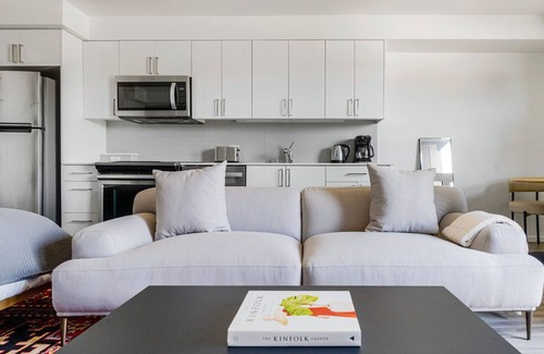 University District Apartamento | Blueground | Ravenna, rooftop, nr University Park
