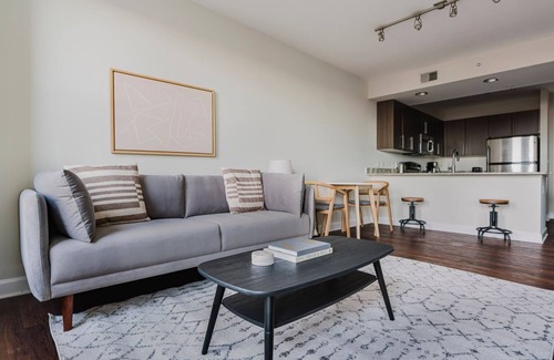 Shaw Apartamento | Blueground | Shaw, pool & w/d, nr Convention Center