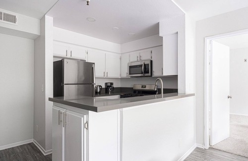 Sherman Oaks Apartamento | Blueground | Sherman Oaks, view, nr Lake Balboa