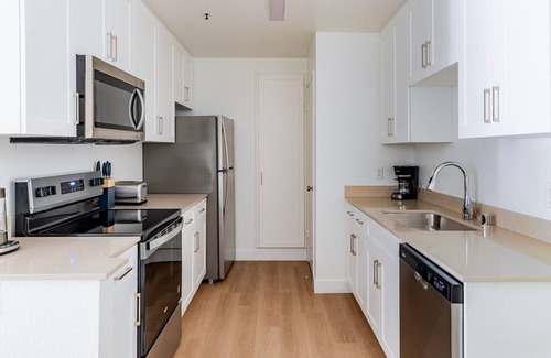 Shoreline West Apartamento | Blueground | Shoreline West, pool, nr Shoreline Park