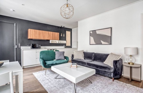 Saint-Germain-l'Auxerrois Apartamento | Blueground | St. Honore, intercom, nr opera