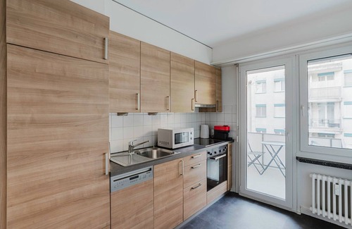 St. Johann Apartamento | Blueground | St. Johann, balcony, laundry
