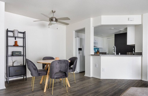 Studio City Apartamento | Blueground | Studio City, pool & w/d, nr Universal