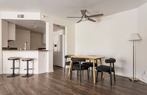 Studio City Apartamento | Blueground | Studio City, jacuzzi, nr Lake