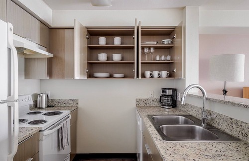 University District Apartamento | Blueground | Univ Dist, pet area & elev, nr UW