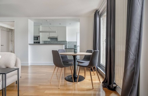 L'Europe Apartamento | Blueground | Villiers, elevator, nr shopping