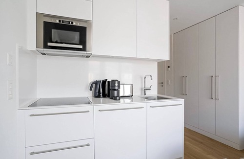 Langstrasse Apartamento | Blueground | Wiedikon, blcny, elev, w/d, nr market