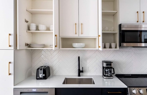 Woodmont Triangle Apartamento | Blueground | Woodmont Triangle, pool, nr Cabin John Park
