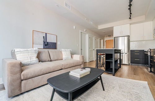 Woodmont Triangle Apartamento | Blueground | Woodmont Triangle, pool, nr Cabin John Regional Park