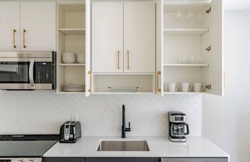 Woodmont Triangle Apartamento | Blueground | Woodmont Triangle, pool, nr Cabin John Regional Park