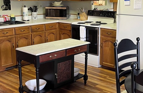 Fancy Gap Casa | BlueRidge Pkwy cozy pet friendly home w/fenced yard, lovely views from decks