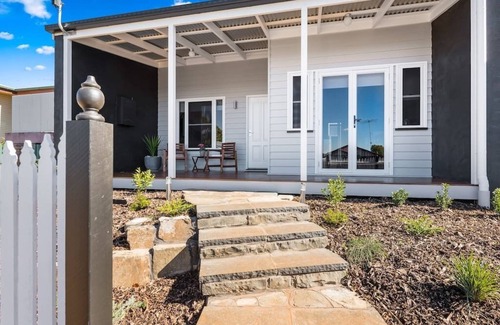 Toowoomba Casa | Bluestone Cottages "The Villa"