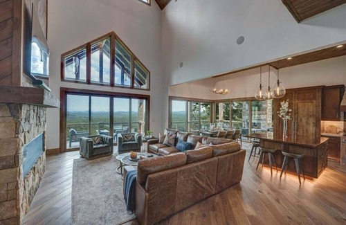 Necowa Cove Cabina | BLUESTONE - Panoramic Lake and Mountain Views | Mountain Modern Luxury | Hot Tub