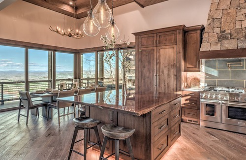Necowa Cove Cabina | BLUESTONE - Panoramic Lake and Mountain Views | Mountain Modern Luxury | Hot Tub