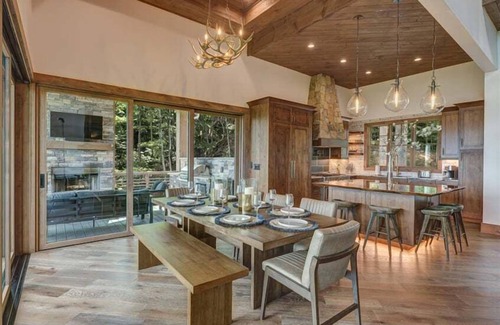 Necowa Cove Cabina | BLUESTONE - Panoramic Lake and Mountain Views | Mountain Modern Luxury | Hot Tub