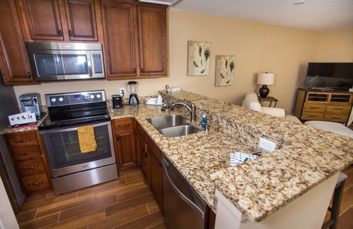 Niceville Condominio | Bluewater Bay Lakeside Condo|Tennis, Pools, Golf, Marina (w/Fee)|Short ride to Destin|Close to Eglin