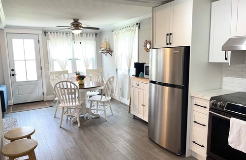 Port Stanley Cabaña | Bluewater Cabin little hidden blue gem in Port Stanley-4 seasons rental