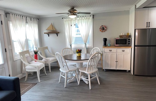 Port Stanley Cabaña | Bluewater Cabin little hidden blue gem in Port Stanley-4 seasons rental