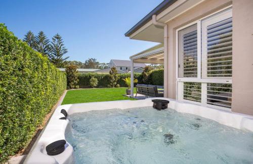 Callala Beach Casa | Bluewater Jervis Bay - Pet Friendly Luxury with Spa - 5 Mins Walk to Beach
