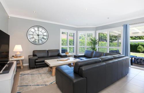 Callala Beach Casa | Bluewater Jervis Bay - Pet Friendly Luxury with Spa - 5 Mins Walk to Beach