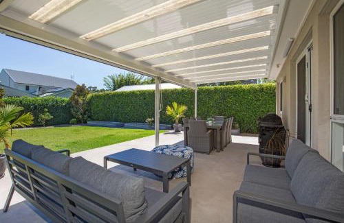 Callala Beach Casa | Bluewater Jervis Bay - Pet Friendly Luxury with Spa - 5 Mins Walk to Beach