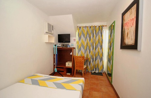 Balabag Hotel | Bluewaves Beach House