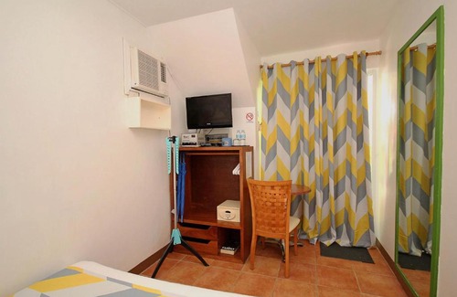 Balabag Hotel | Bluewaves Beach House