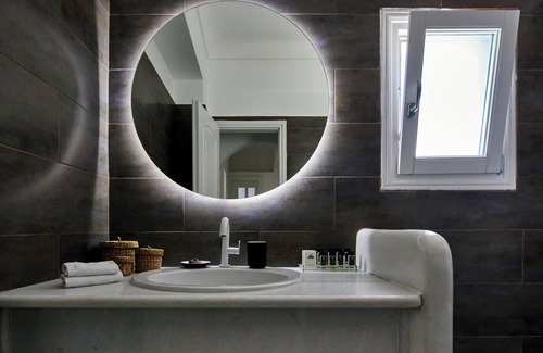 Fira Hotel | Bluewhite Suites & Villa Santorini
