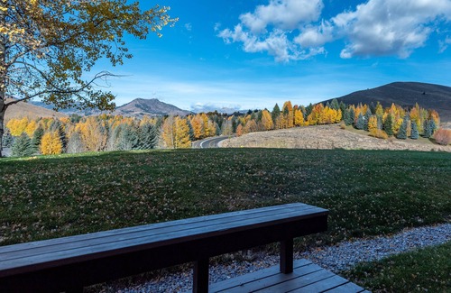 Elkhorn Village Condominio | Bluff Condo 4014 - Elkhorn Amenities & Incredible Mountain Views