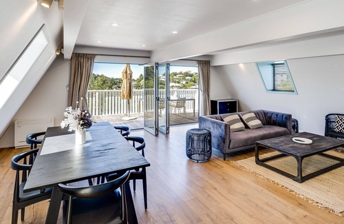 Bluff Hill Casa | BLUFF HILL HEIGHTS – NAPIER HOLIDAY HOME, pet friendly in Napier