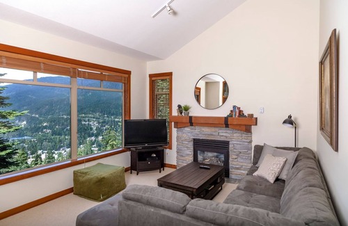 Nordic Estates Chalet De Esquí | BLUFFS 6 | 3 Bed 2 Bath Townhouse | Ski-In/Out | Breathtaking Views | Hot Tub