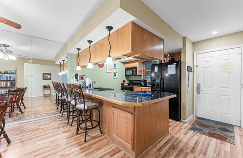 Table Rock Condominio | Bluffs Oasis 2 Bedroom Condo by RedAwning