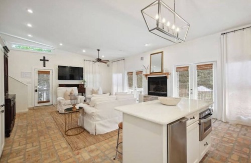 Mandeville Cabaña | Blume Cottage-Historic 2BR Getaway, Walk to Lake Pontchartrain & Cafe's