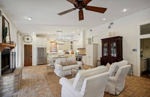 Mandeville Cabaña | Blume Cottage-Historic 2BR Getaway, Walk to Lake Pontchartrain & Cafe's