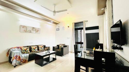 Vaishali Nagar Apartamento | BluO 2BHK Jaipur - Balcony, Terrace Garden, Parking, Lift