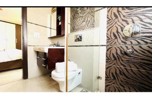Defence Colony Apartamento | BluO 3BHK - Defence Colony - Balcony, Lift