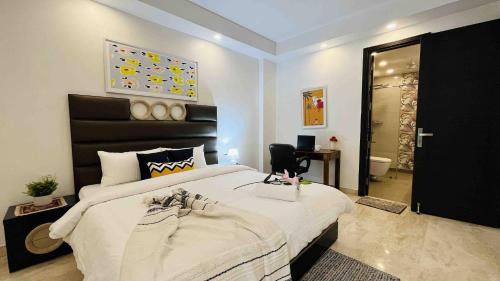 Greater Kailash Apartamento | BluO 3BHK - M Block Mkt-Balcony, Lift, Parking