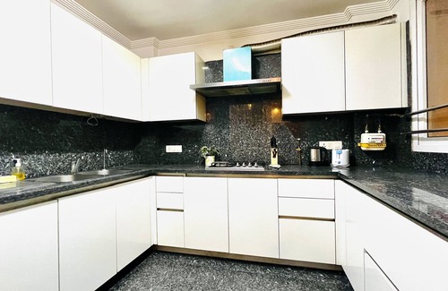 Delhi Apartamento | BluO 3BHK M Block Mkt - Lift, Balcony, Parking