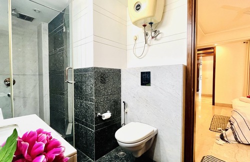 Delhi Apartamento | BluO 3BHK M Block Mkt - Lift, Balcony, Parking