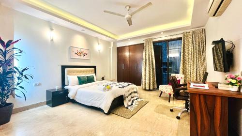 New Delhi Apartamento | BluO Park Facing 3BHK- Lift, Balcony, Parking