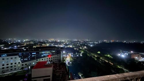 Knowledge Park III Apartamento | Blush & Bloom Luxury Stay in Greater Noida