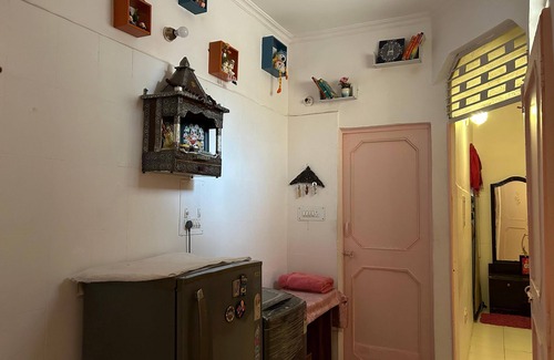 New Delhi Apartamento | Blush boho apartment : 1 bedroom 1 living room with bolconies