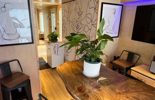 Chatham Apartamento | BLUSH: Boutique TINY home*private spa*walk to town
