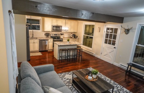 East Stroudsburg Cabina | BLVE Cabin w/ Hot Tub in Mountains Near Bushkill Falls VIEWS