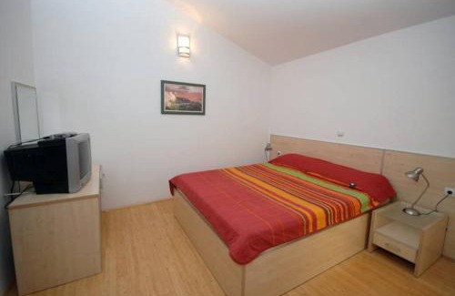 Sveti Stefan Apartamento | BMV room for 2-3 with greenery view