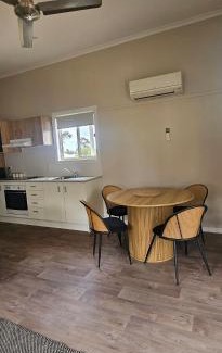 Leeton Casa | BNB on Cypress
