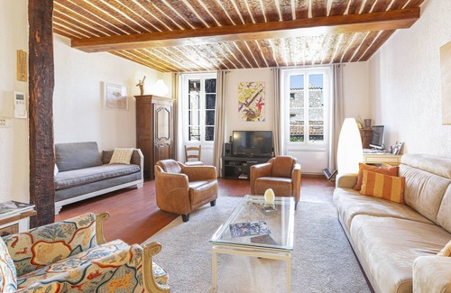 Antibes Old Town Villa | Encantadora villa en el corazón del casco antiguo de Antibes con impresionantes vistas al mar